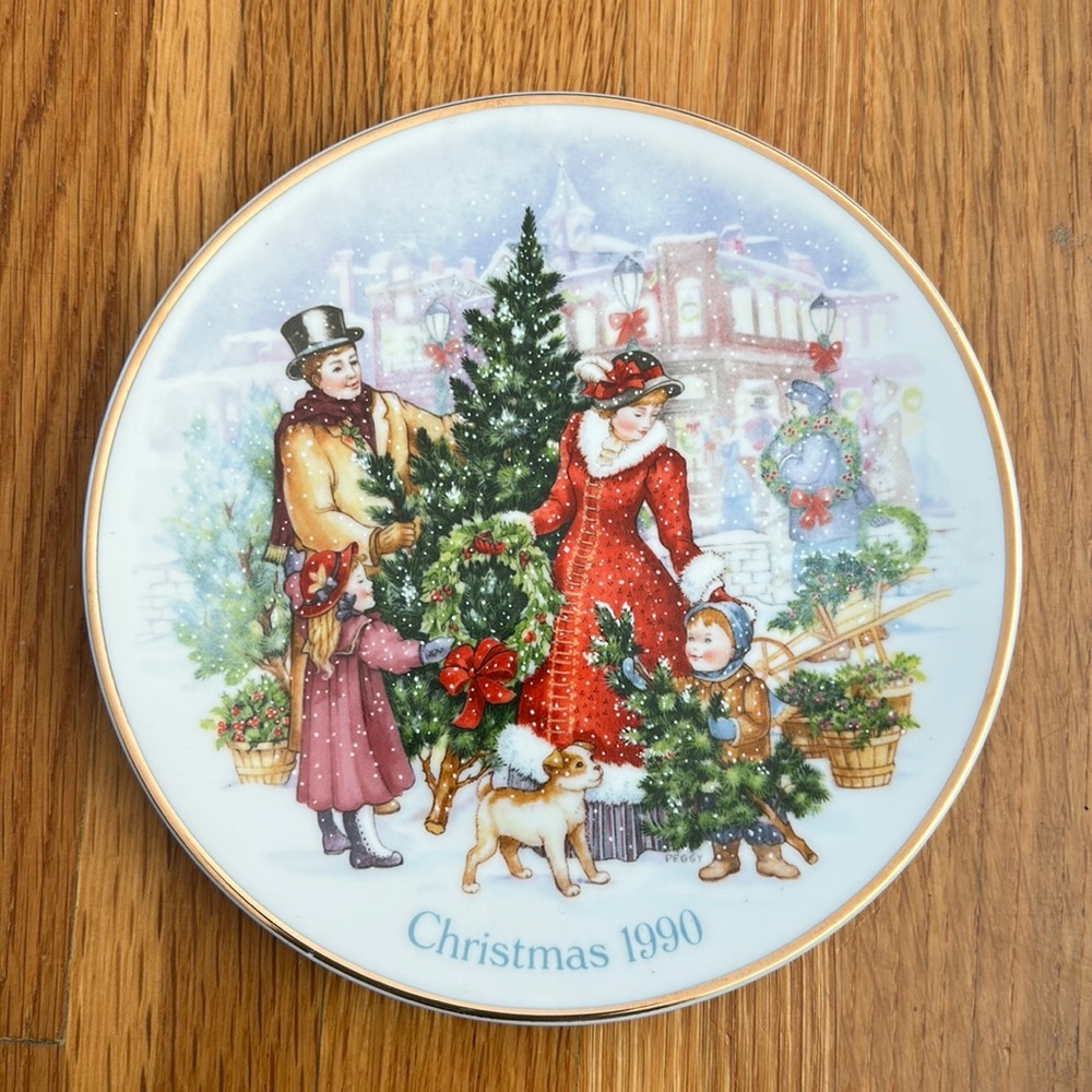 AVON 1990 BRINGING CHRISTMAS HOME Collector Plate
